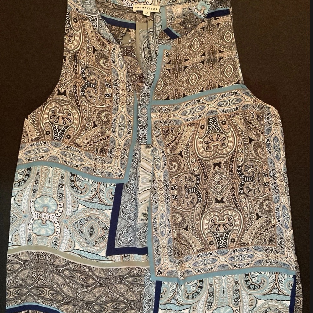 Artisan Ny Blue and Cream Sleeveless Blouse with Mandarin Collar